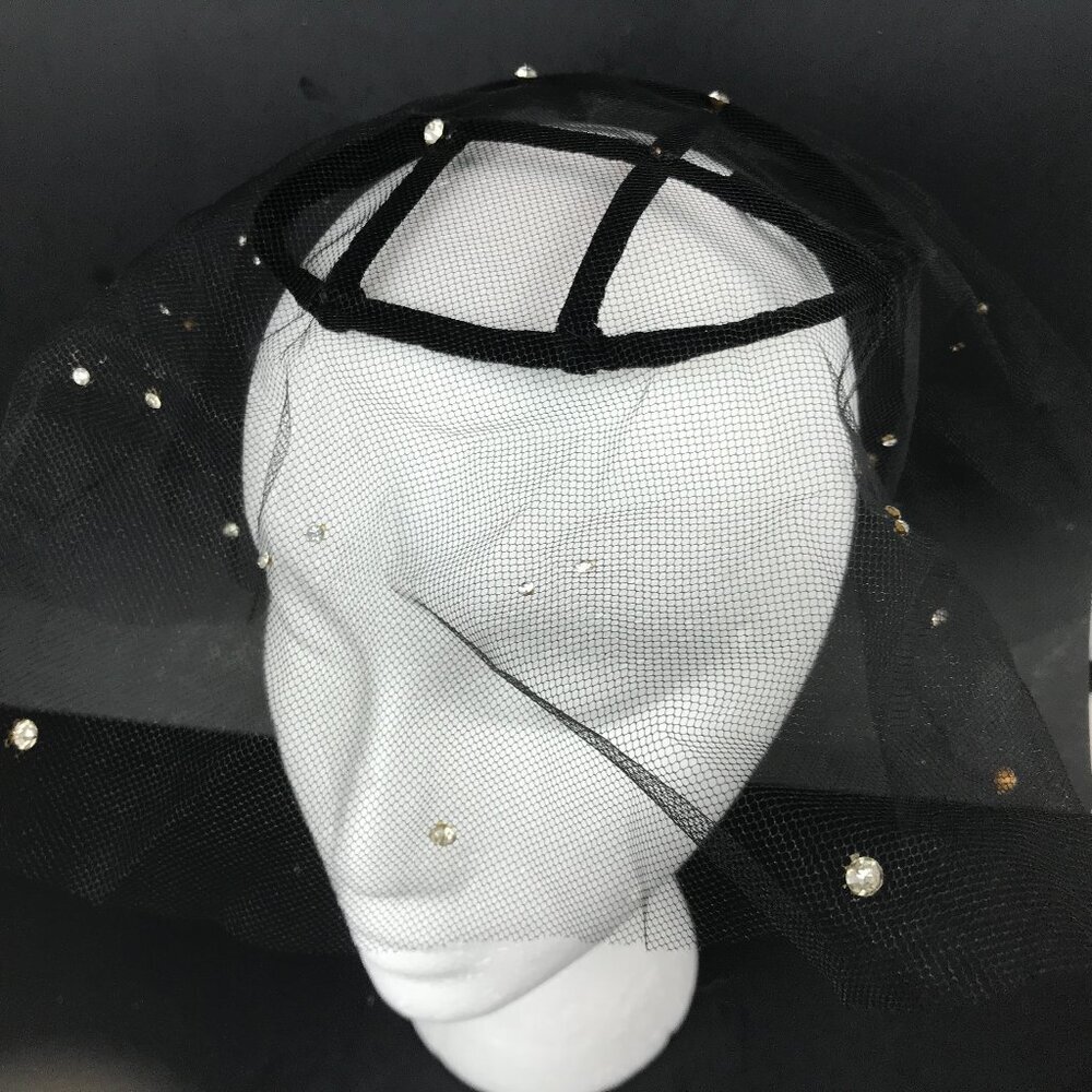 Vintage black fascinator head covering w/netting